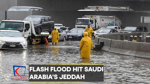 Flash flood hit Saudi Arabia's Jeddah after heavy rainfall #saudiarabia #saudiarabiafloods