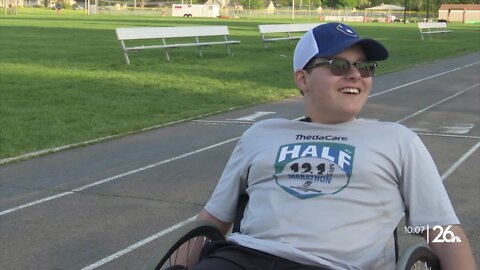 Spina bifida can't stop him from completing a marathon with his dad