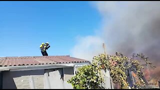 SOUTH AFRICA - Cape Town - Three wendy houses burn down (Video) (9NR)