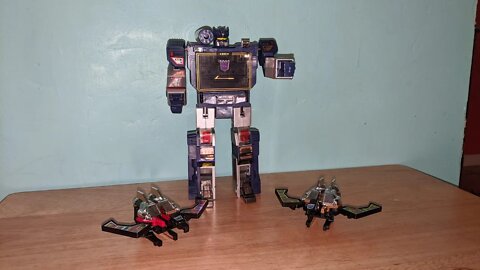 Stop motion Soundwave with Lazerbeak and Buzzsaw