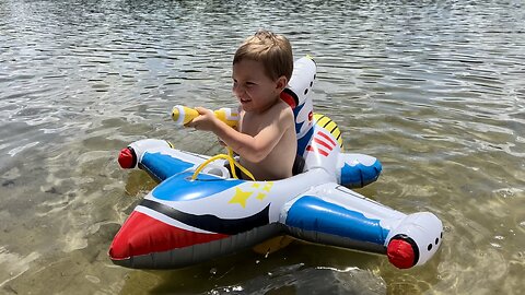 Kids Pool Float Inflatable Airplane Pool Float Boat with Handle & Squirt Gun, Swimming Pool Beach