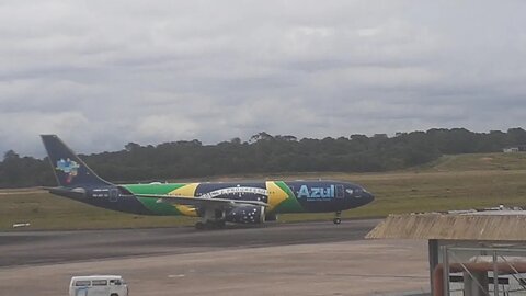Boeing 737-300F PR-SDL e Airbus A330 PR-AIV pousam em Manaus vindos de Campinas