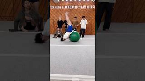 챌린지 하다가 머리박음⁉️😱 GymBall Flip Challenge