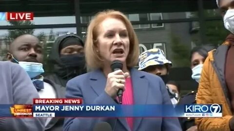 Protesters Demand Seattle Mayor Force Police To Show Their Badge Numbers!