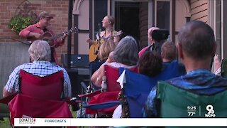 Singer hosts pop-up backyard concert