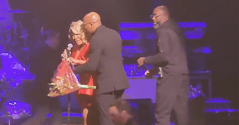 Music Star Patti LaBelle Rushed Off Stage After Bomb Threat at Milwaukee Theater