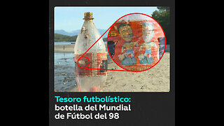 Pescadores descubren botella plástica conmemorativa del Mundial de Fútbol 1998