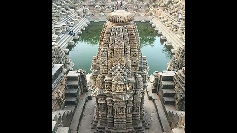 Beautiful architecture and statues of india