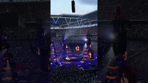 Ed Sheeran & Burna Boy performing their unreleased song together on the same stage at Wembley.