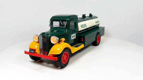 1982 "THE FIRST HESS TRUCK" IN ORIGINAL BOX Used vintage collectible