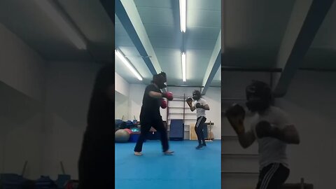 Light sparring #fit #boxing #sparring #fight #pauldiaz #beterbiev #training #tricking