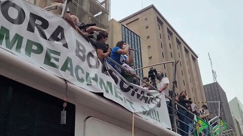 Defensora da direita nos atos da esquerda, presidente da UNE ataca o PCO na Av. Paulista