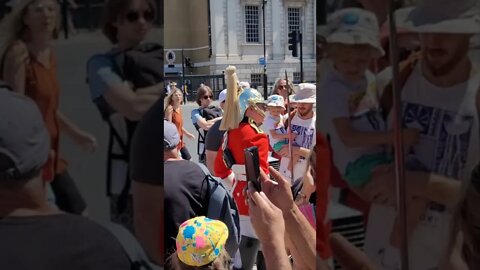 the queens guard shouts make way at tourist 16 July 2022 #horseguardsparade