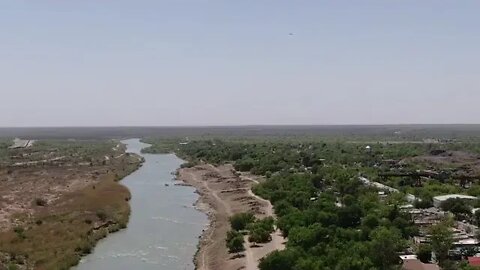 Mas imágenes de un dron de reportero mexicano graba sobrevolando del río Bravo en Piedras Negras