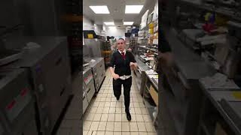 Psychopath Stürmt McDonalds 💀