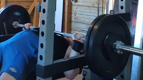 95 Kgs x 6 PAUSED Bench Press.