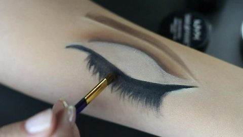 Detailed cut crease eye makeup tutorial