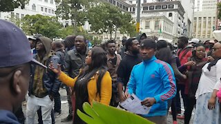 SOUTH AFRICA - Cape Town - Refugees violently removed from Cape Town CBD (Video) (hdD)