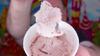 OATLY! Strawberry Non Dairy Frozen Dessert | 100% Vegan Ice Cream Review