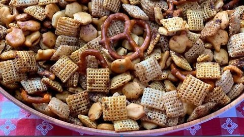 CRUNCHY RANCH PARTY SNACK MIX!! PERFECT FOR SUPERBOWL!!