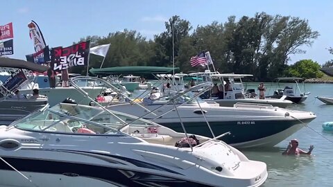 TWERKING on the boats H20 Barge Party 2022 #boating #bargeparty2022 #bocagrande #twerking