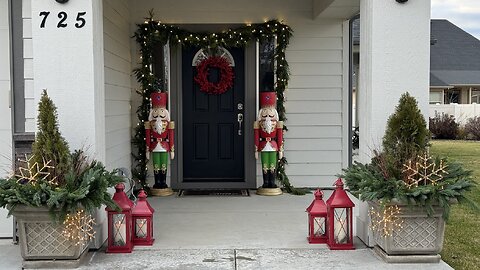 Decorating Aaron’s Sister’s Front Door for Christmas! 🎅🎄❤️