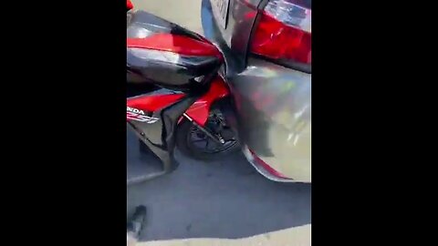 angry lil bike, bites nasty car,_0