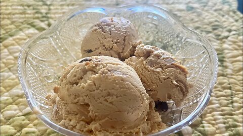 This summer, a dulce de leche ice cream with chocolate / 3 ingredients