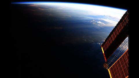 Όταν κοιτάς από… πολύ ψηλά: Η θέα της Γης σε ένα μαγικό timelapse της NASA