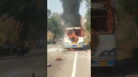 Charkhi Dadri : Haryana Roadways की बस में लगी आग #चरखीदादरी #charkhidadrinews #haryanaroadways