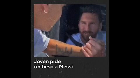 Joven pide un beso a Messi y la reacción del astro argentino se vuelve viral