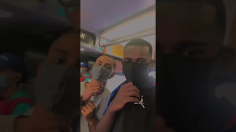 PITBULL TA NA PISTA POLEMICA MASCARA NO METRO !!! ( PITBULL TA PIXTA ) USE MASCARA !! ( LATIDAO )