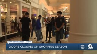 Last-minute shoppers pack Mall at Wellington Green on Christmas Eve