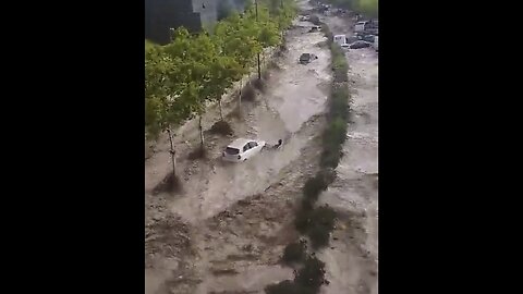 FLASH FLOODINGS SWEPT AWAY CARS IN ZARAGOZA SPAIN🌊🚗💦🚙💧🚐💫