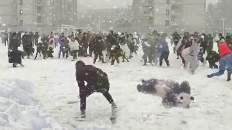 ¿Se ha enterado que la última Edad de Hielo ha vuelto? China se entierra bajo metros de nieve.
