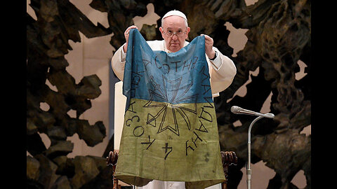 Quando Bergoglio mostrava la bandiera ucraina proveniente da Bucha,in Vaticano...prrr la bandiera si può notare bene ha la stella ad 8 punte di Ishtar/Inanna che è il simbolo dei cavalieri di MALTA(SMOM).quindi capiamo chi c'è dietro la guerra lì