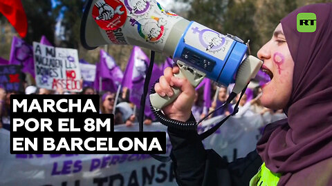 Cientos de personas marcharon por la igualdad de género en Barcelona