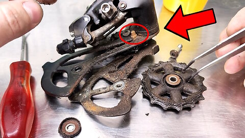Bicycle rear derailleur restoration. Rust removal and maintenance.