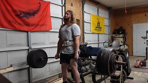 DEADLIFTING 575LBS - CHICFILA - HOT TUB