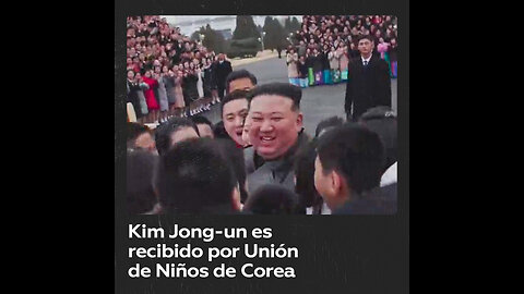 Kim Jong-un se da un baño de masas entre miembros de la Unión de Niños de Corea del Norte