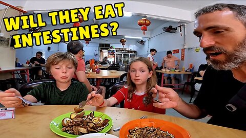 AMERICAN FAMILY EXPLORE MALAYSIAN STREET FOOD & EXOTIC DELIGHTS | $15 Street Food Challenge