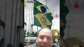 Patriotas e Monarquistas hasteiam Bandeira Imperial em Brasília