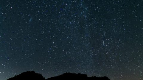 Time lapse: Stunning meteor shower illuminates night sky