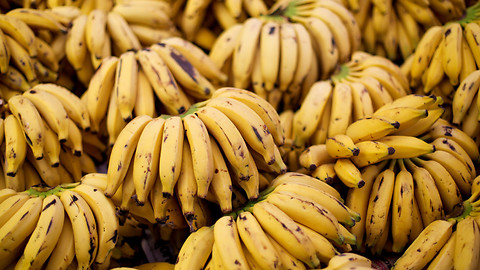 How Bananas are harvested and packed !!!