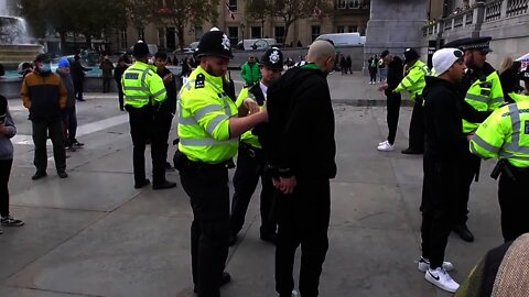 MULTIPLE STOP AND SEARCH TRAFALGER SQUARE #METPOLICE