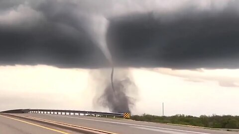 10 TORNADOES caught on camera