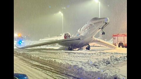Massive SNOWFALL & large amounts of ICE have FROZEN the PRIVATE JETS in #Munich’s #airport #germany