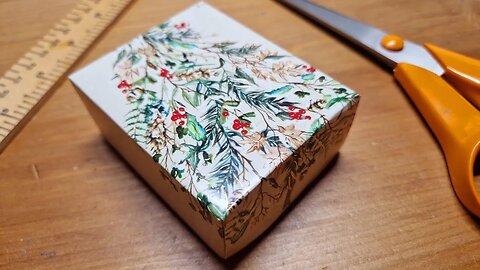 Make a gift box from recycled Christmas cards. Easy to follow!