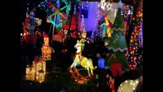 HOLIDAY LIGHTS! Is this front lawn the most festive in America - ABC15 Digital