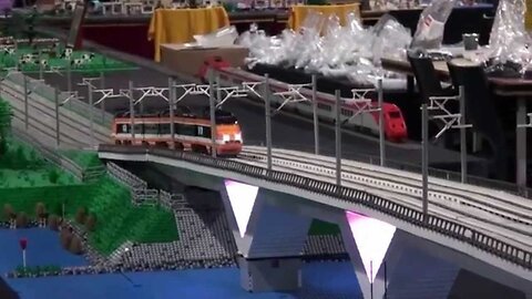 Lego trein 10233 Horizon Express op MEGAbrug